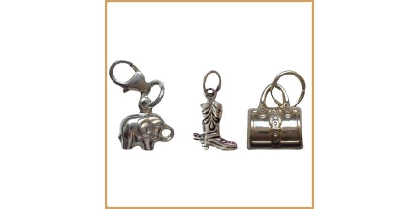 Originales colgantes y dijes. Mini charms colgantes con forma de zapato, bolso, maleta, o bota de cowboy. Decide si quieres usarlo como colgante o engancharlo a una pulsera.