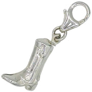 Charm colgante bota de cowboy en Plata de Ley. Mide 17 mm de alto x 11 mm ancho sin contar con el cierre mosquetón. Ideal para combinar como colgante con una cadena de plata o colgar de una pulsera con el cierre mosquetón.