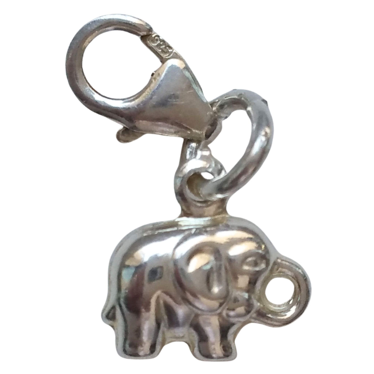 Charm elefante colgante de Plata de ley. Elefante de 1 cm alto x 1 cm ancho. Puede ir con anilla para poder colgarlo de una cadena o colgar con su cierre mosquetón de una pulsera de plata.