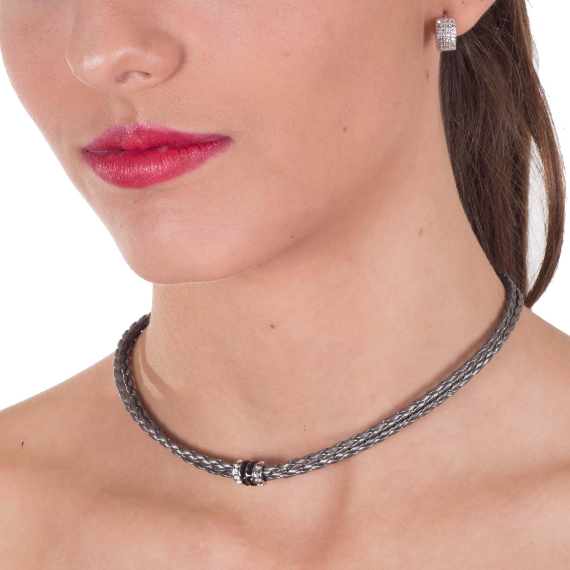 Collar gargantilla de cuero sintético trenzado gris y rondelles de strass