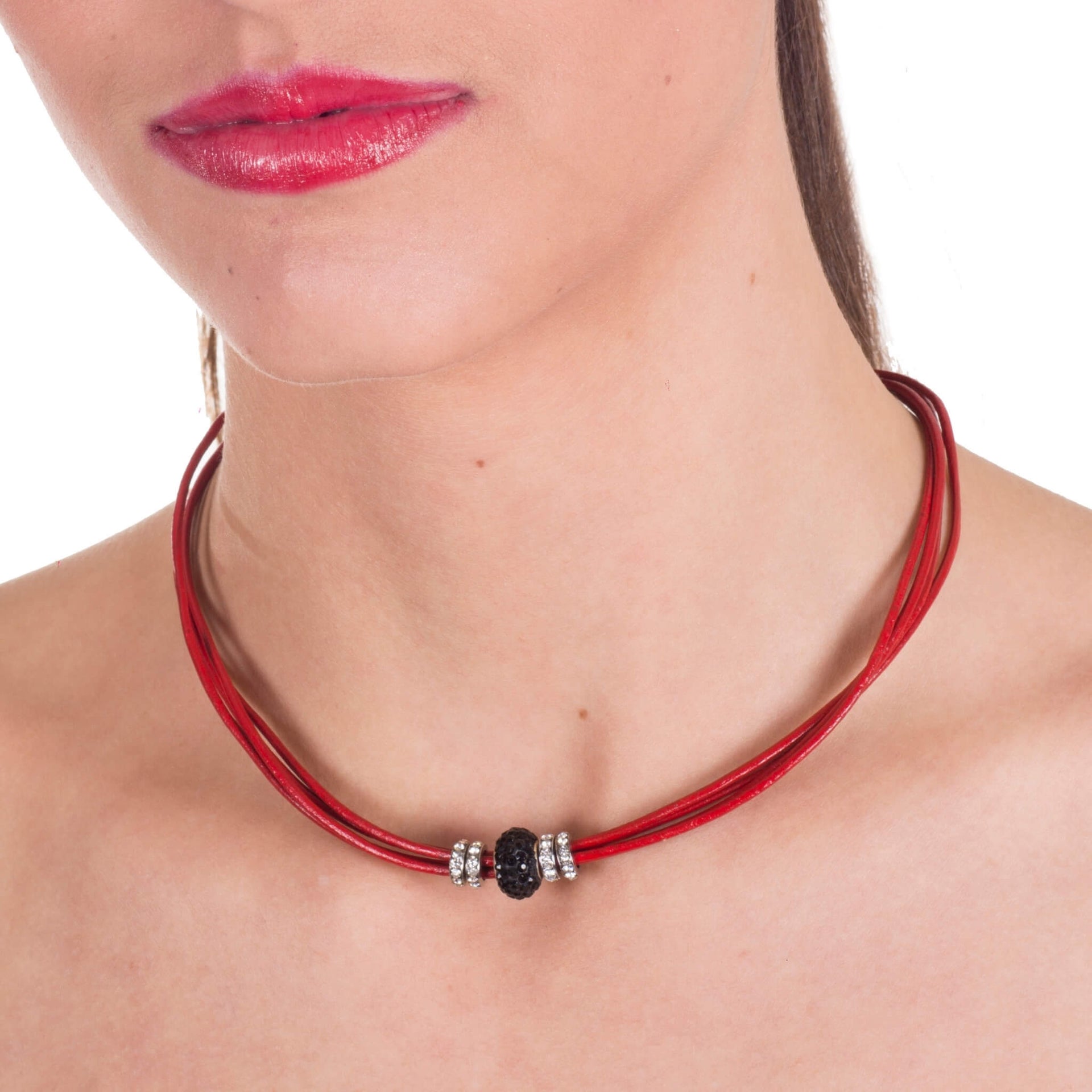 Collar gargantilla de cuero rojo y brillantes de cristal negro