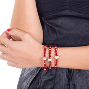 Pulsera de cristal rojo y central de brillantes de cristal en blanco